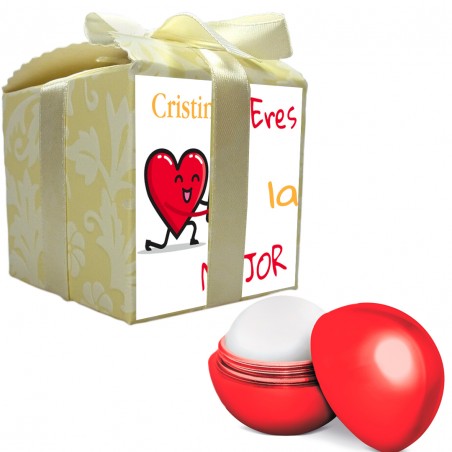 Bálsamo labial rojo presentado en cajita de regalo con adhesivo personalizado con nombre