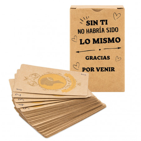 Baraja de cartas kraft con llavero a juego presentado en caja de regalo