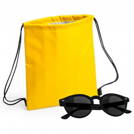 Mochila nevera con gafas de sol para detalles