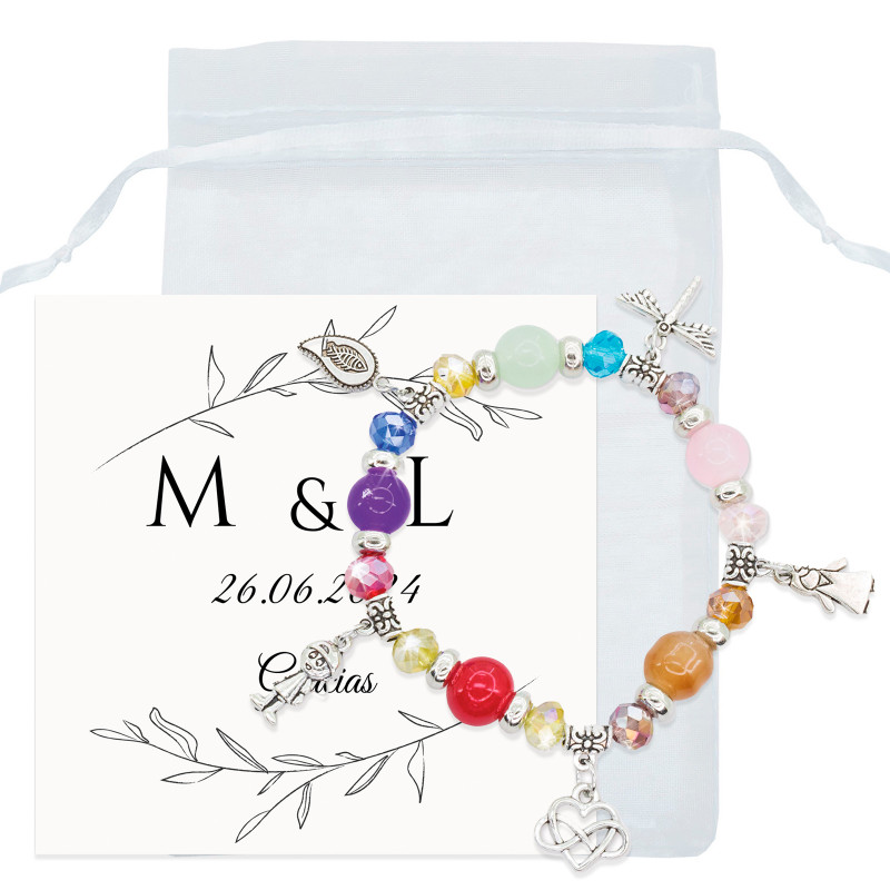 Pulsera con cuentas de colores y charms en bolsa de organza con tarjeta de agradecimiento para detalles