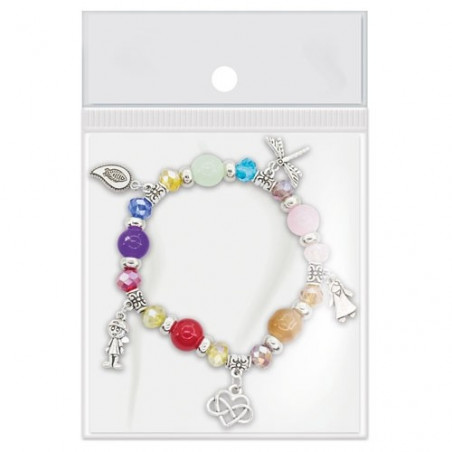 Pulsera con cuentas de colores y charms en bolsa de tela rosa y adhesivo especial para bautizo