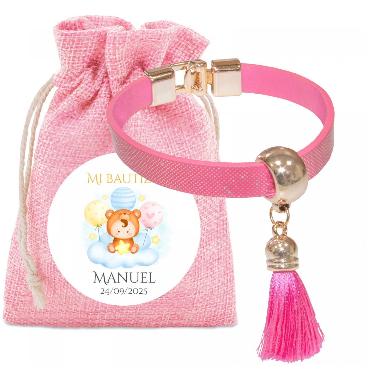 Pulsera rosa con borlón en bolsa de tela a juego con adhesivo personalizado para bautizos