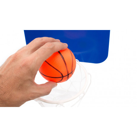 Pelota y canasta de baloncesto